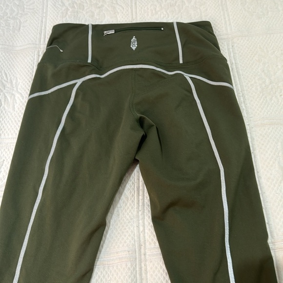 Free People You’re a peach leggings size small NWOT. Army green w silver thread - Picture 4 of 6